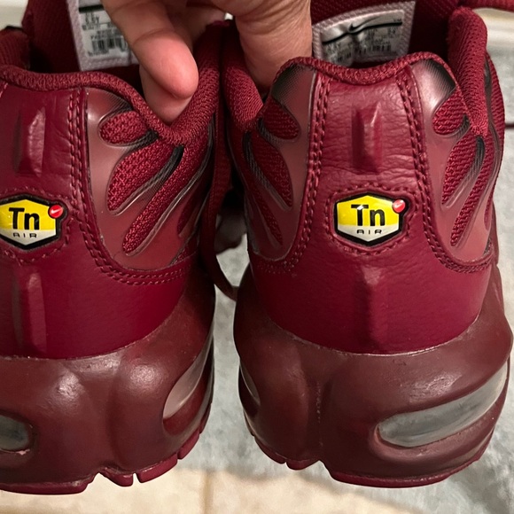 Nike Air Max burgundy in color - Picture 6 of 7